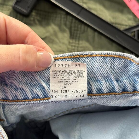 Vintage Levi’s 912 Slim Fit Shorts - Picture 5 of 5